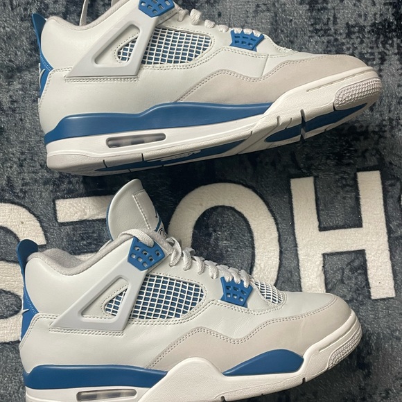 Jordan 4 - Picture 3 of 15